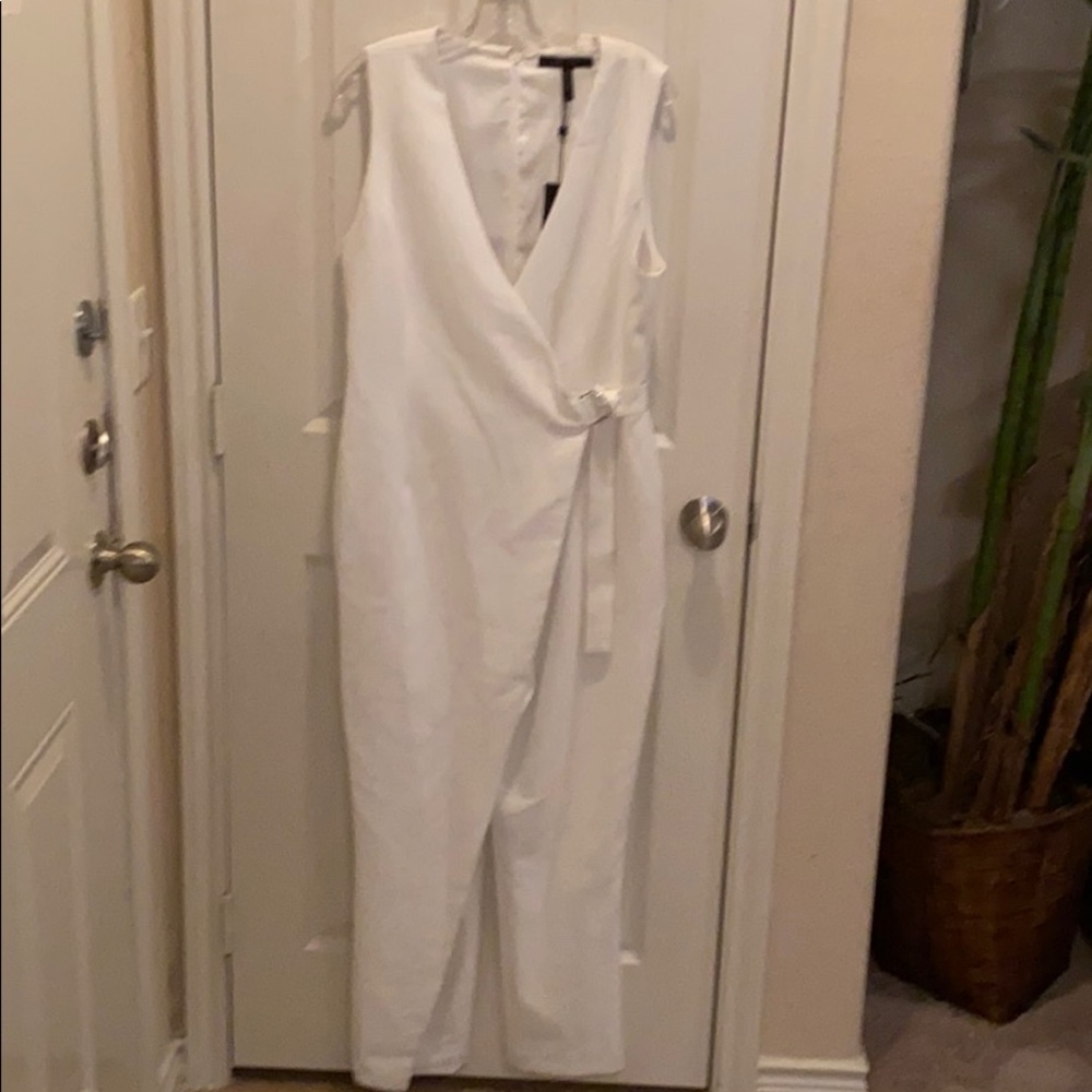 White BCBG pants suit 247